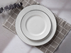 Porcelanowy zestaw obiadowy z czarnym brzegiem