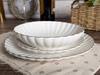 Elegancki zestaw obiadowy z białej porcelany w kształcie muszelki