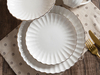 Elegancki zestaw obiadowy z białej porcelany w kształcie muszelki