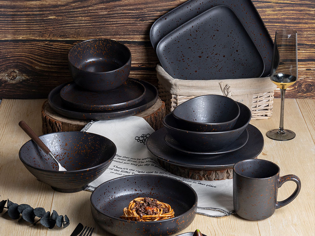 Zestaw obiadowy z kolorowej kamionki porcelanowej na talerze ceramiczne na przyjęcie