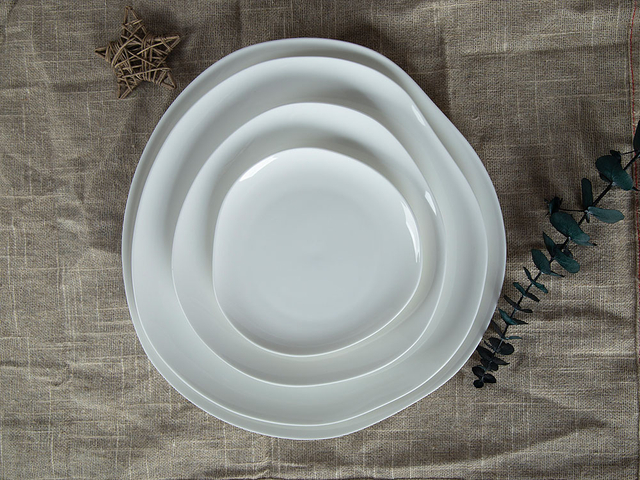 Modernistyczne zestawy obiadowe z białej porcelany