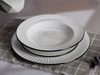 Porcelanowy zestaw obiadowy z czarnym brzegiem
